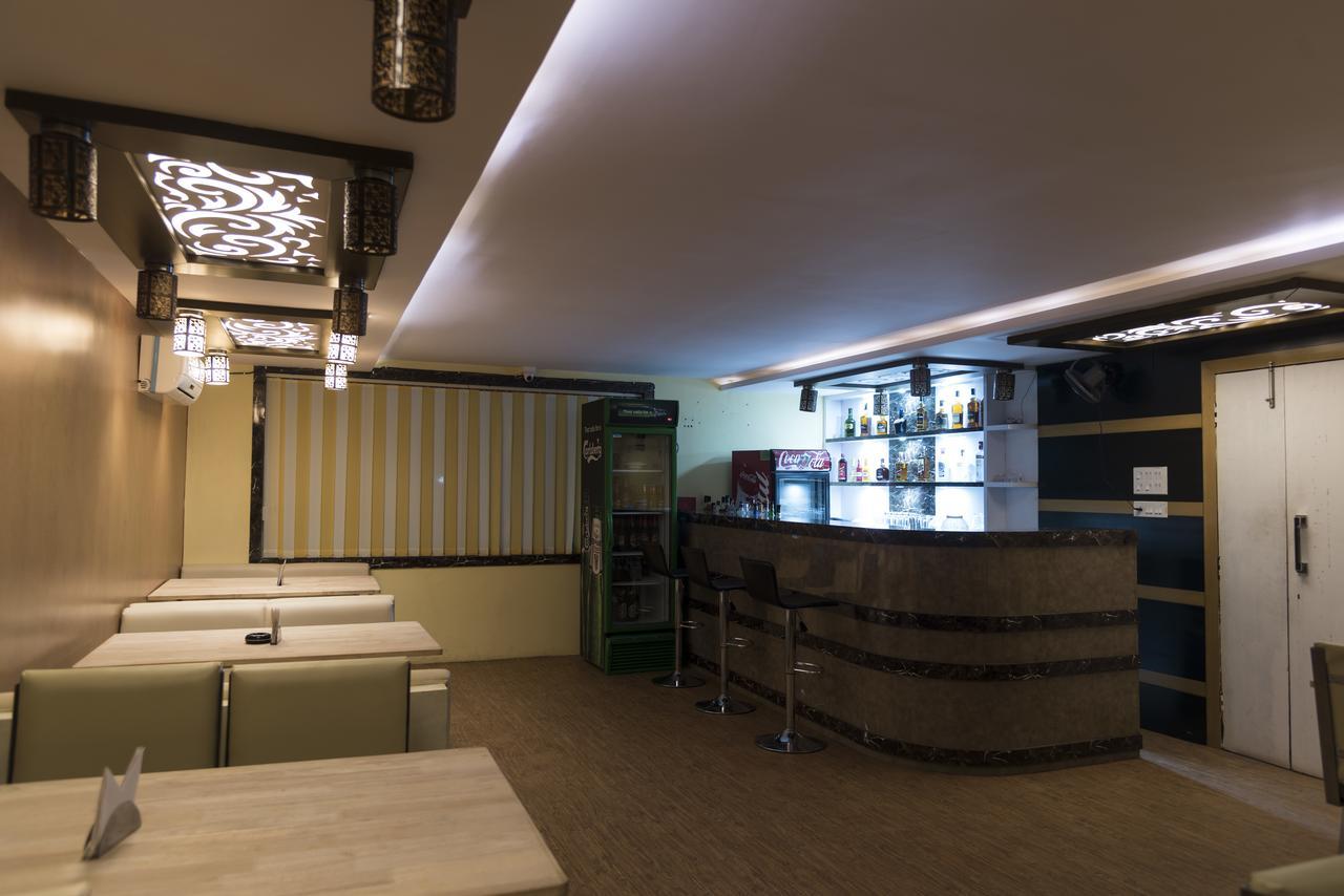 Rajhans Hotel & Resort Phalta Room photo