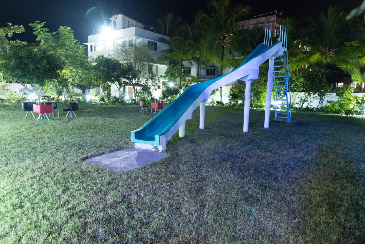 Rajhans Hotel & Resort Phalta Room photo